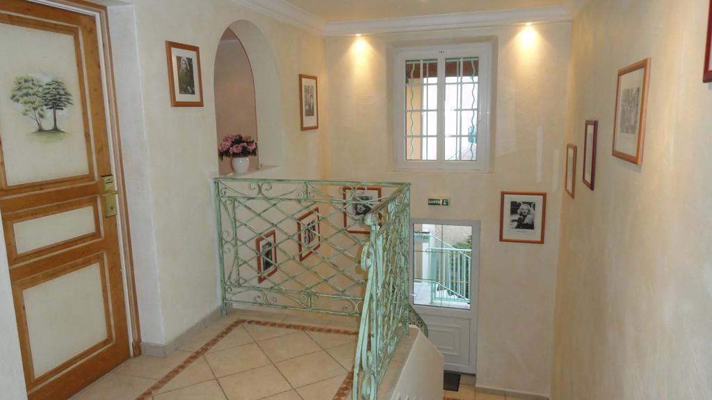 Hotel & Spa La Villa Сен Максим Екстериор снимка