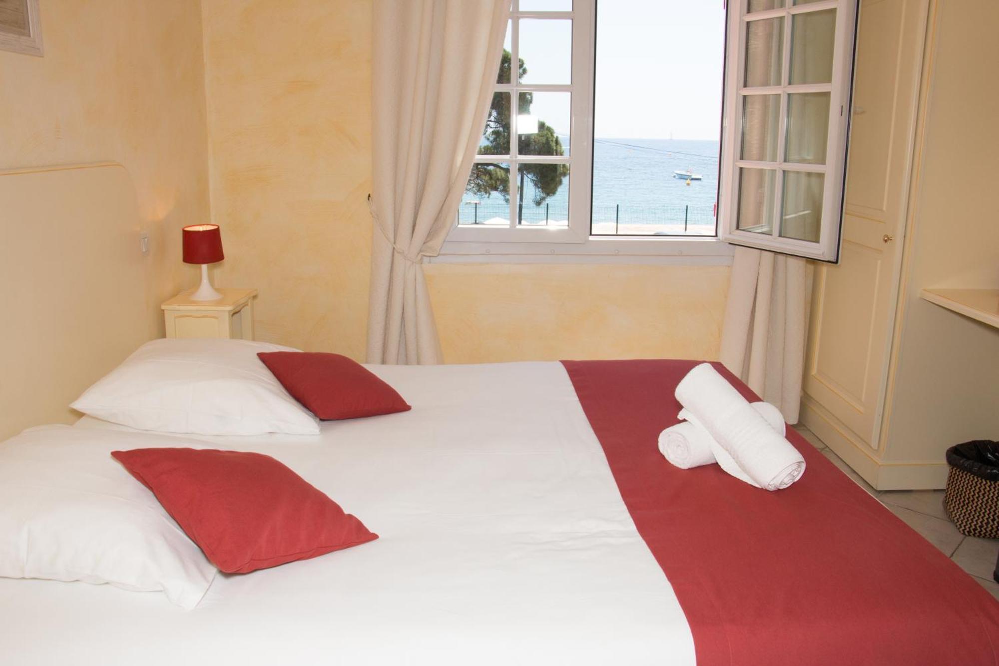 Hotel & Spa La Villa Сен Максим Екстериор снимка