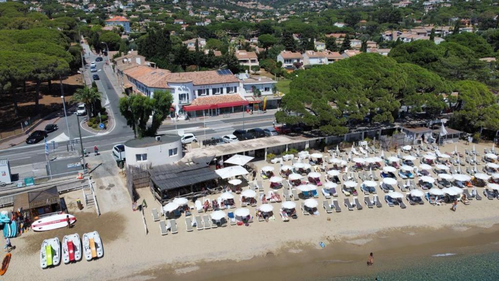 Hotel & Spa La Villa Сен Максим Екстериор снимка