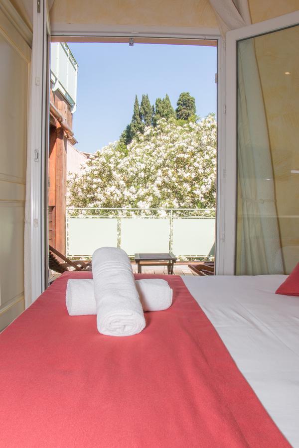 Hotel & Spa La Villa Сен Максим Екстериор снимка