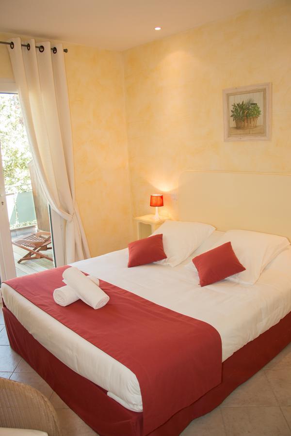 Hotel & Spa La Villa Сен Максим Екстериор снимка