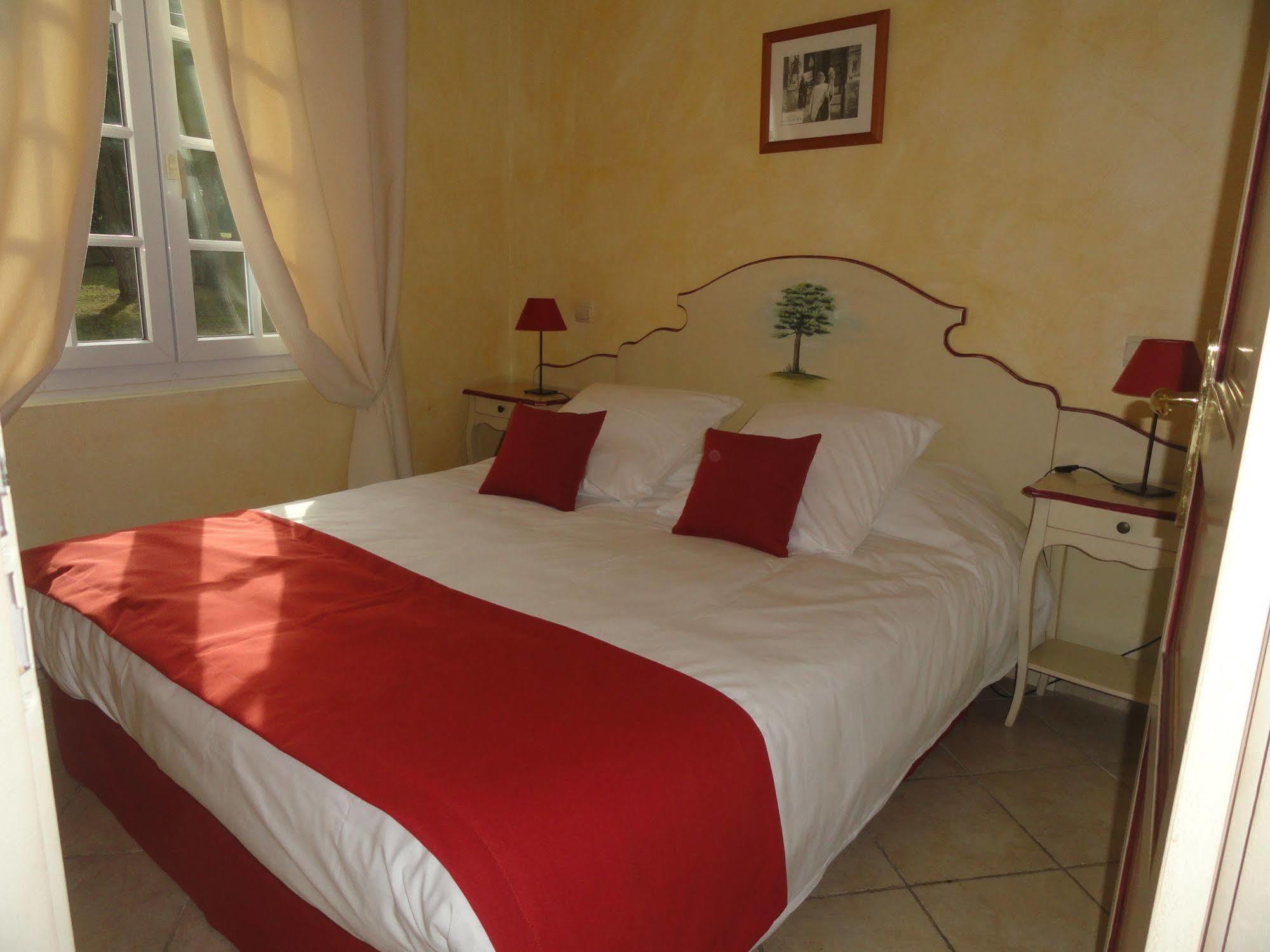 Hotel & Spa La Villa Сен Максим Екстериор снимка