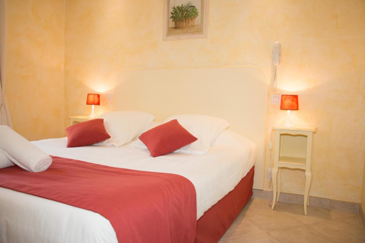 Hotel & Spa La Villa Сен Максим Екстериор снимка