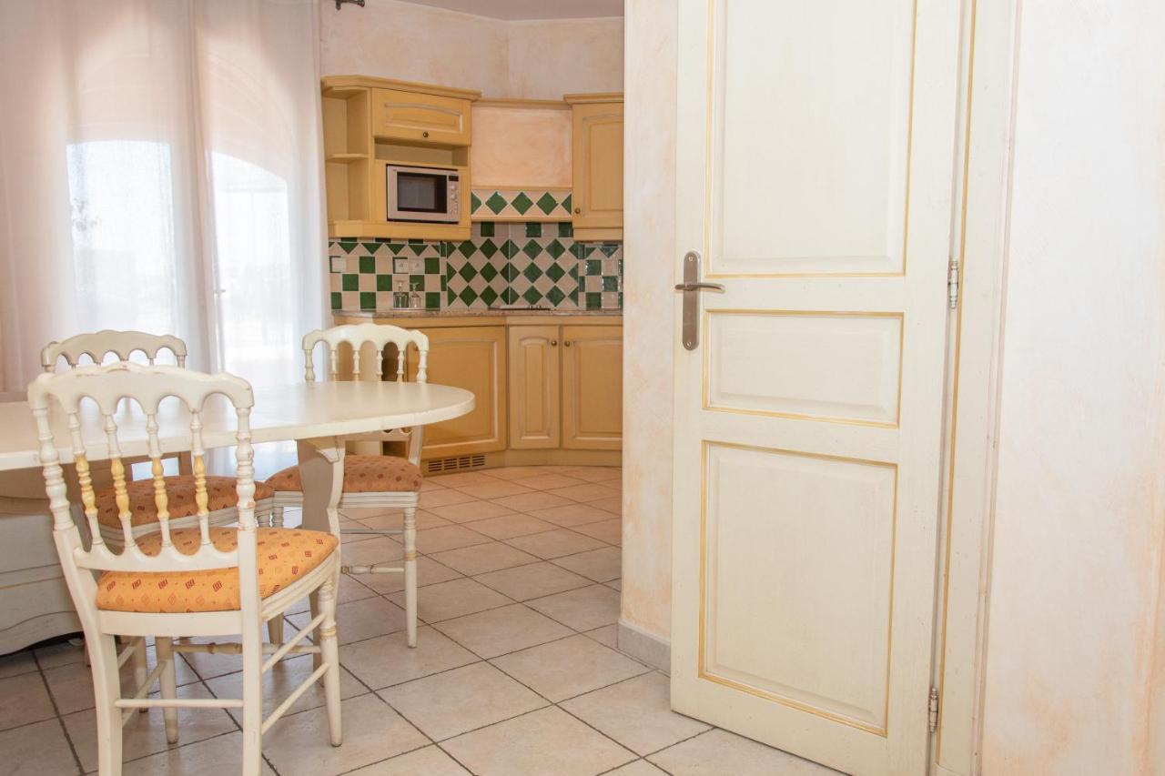 Hotel & Spa La Villa Сен Максим Екстериор снимка